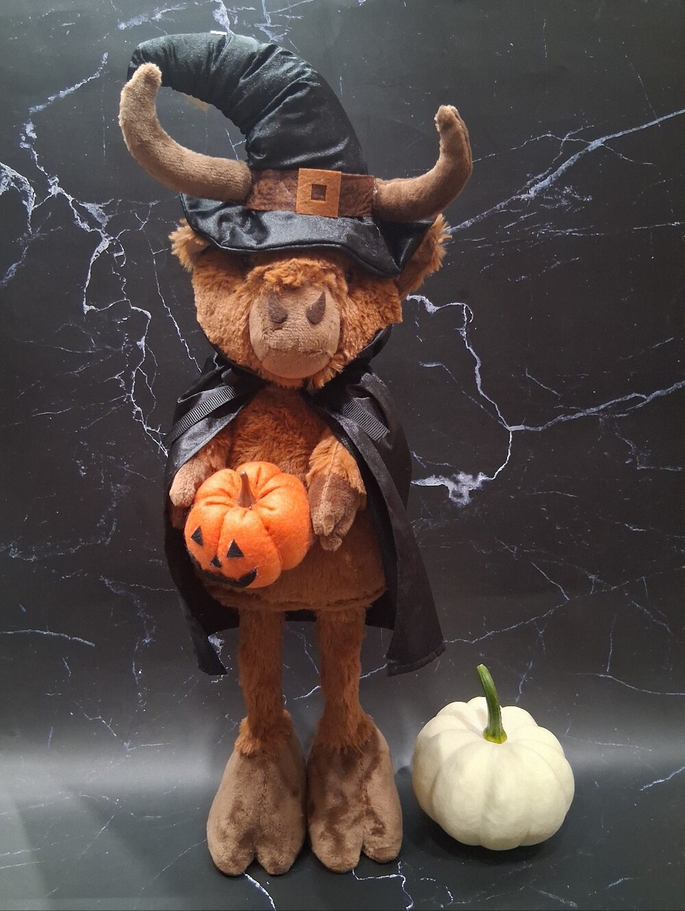 Halloween 19" Highland Cow in Witch Costume w/ pumpkin Plush Fig by Ganz EH77001
